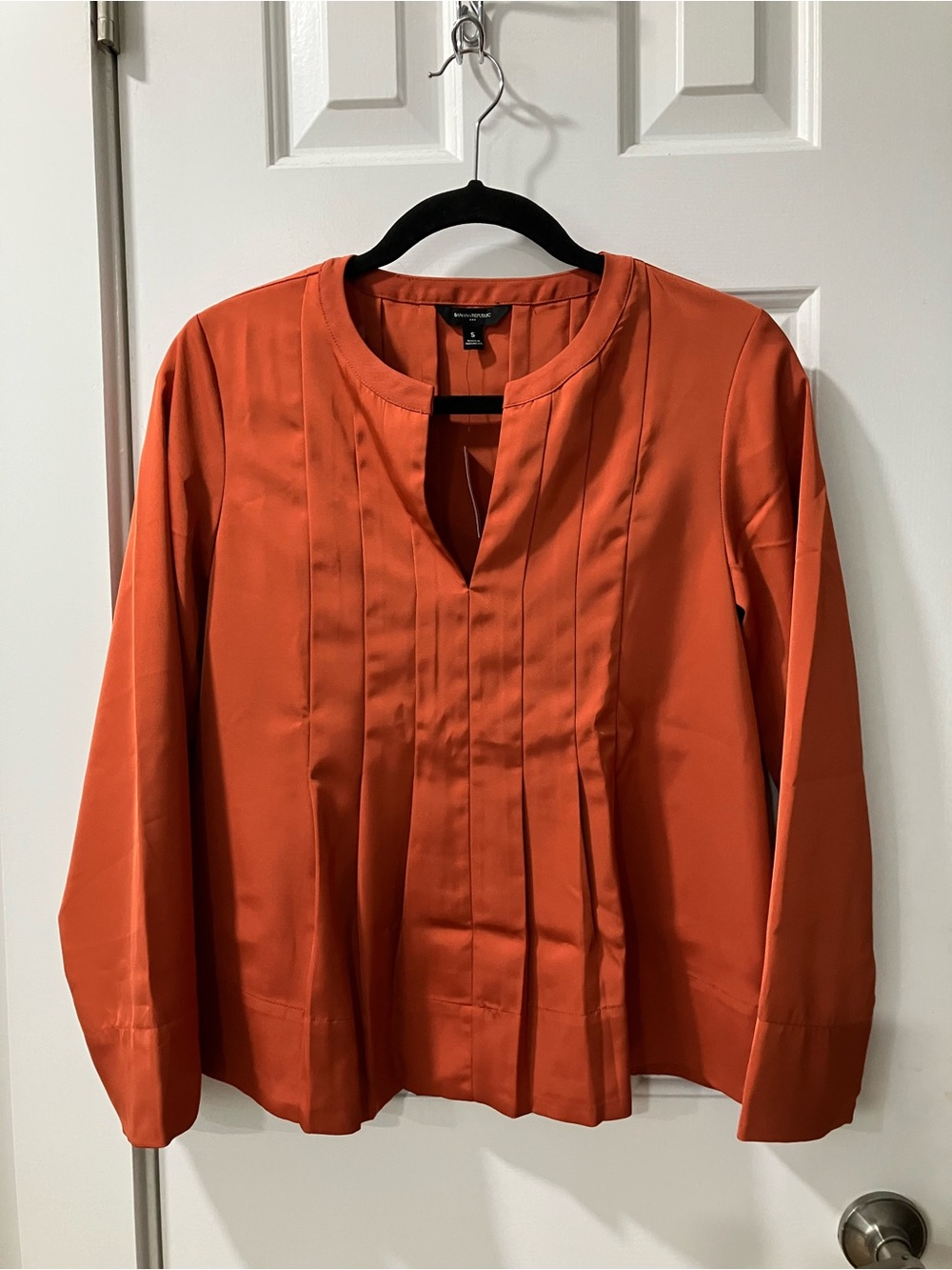 Banana Republic Rust-Orange Pleated V-Notch Long Sleeve Blouse
